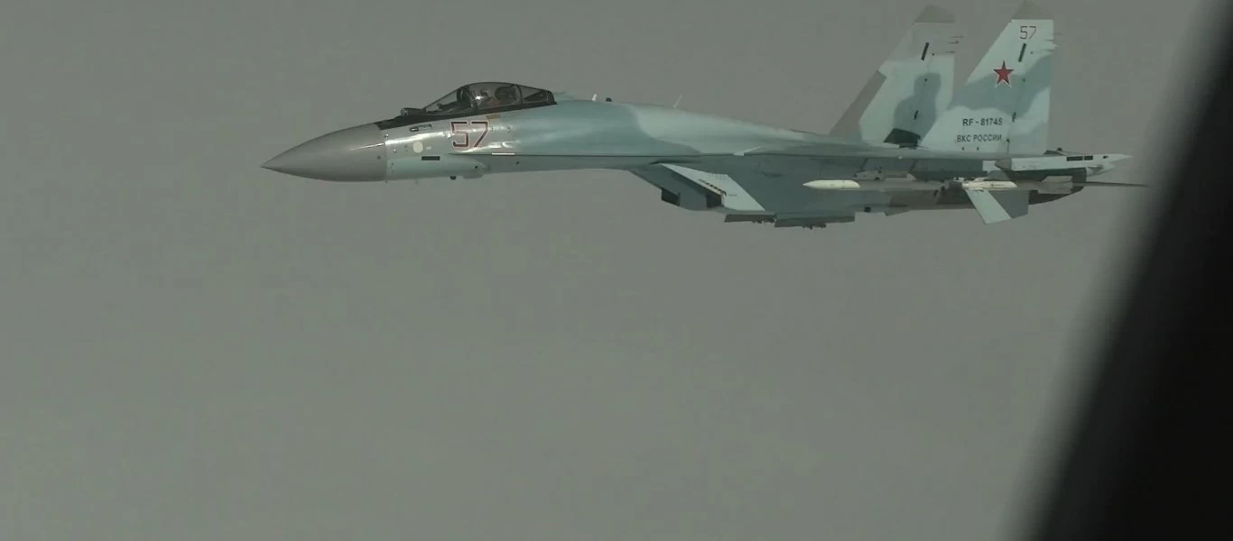 Μαύρη Θάλασσα: Ρωσικό Su-27 αναχαιτίζει αμερικανικό RC-135 και δύο Eurofighter Typhoon